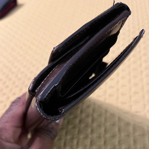 Gucci leather wallet. 100% Authentic. PreLoved but still lots of life left. - Picture 5 of 16